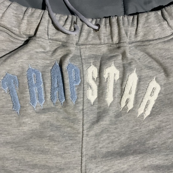 Trapstar Gray / Blue Logo Men’s Large Shorts - Picture 2 of 4